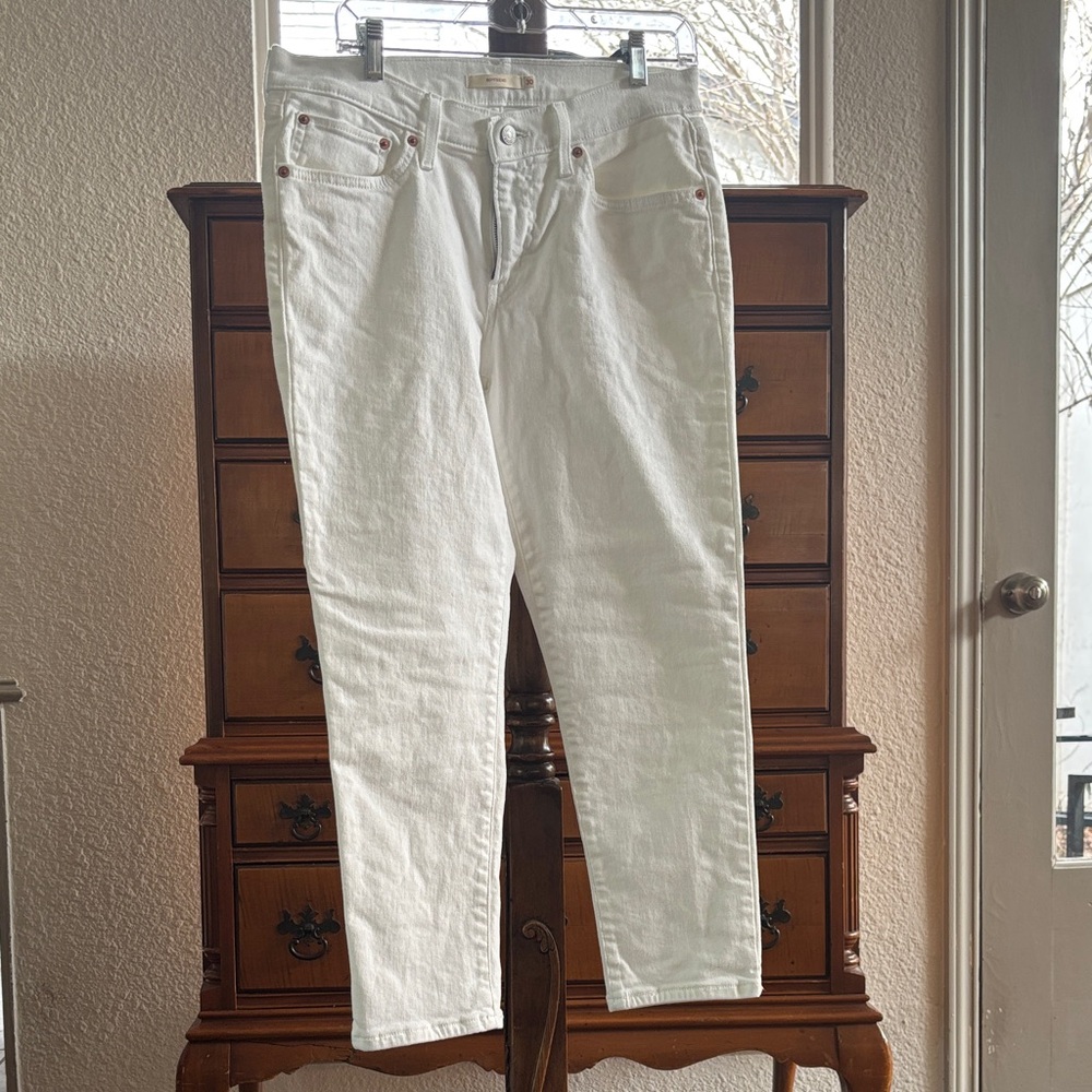 Levi's Women's Boyfriend Jeans in White Size 30